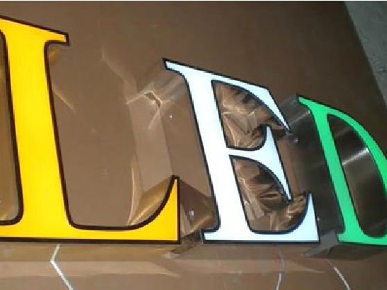 泸县介绍LED招牌的基础知识。